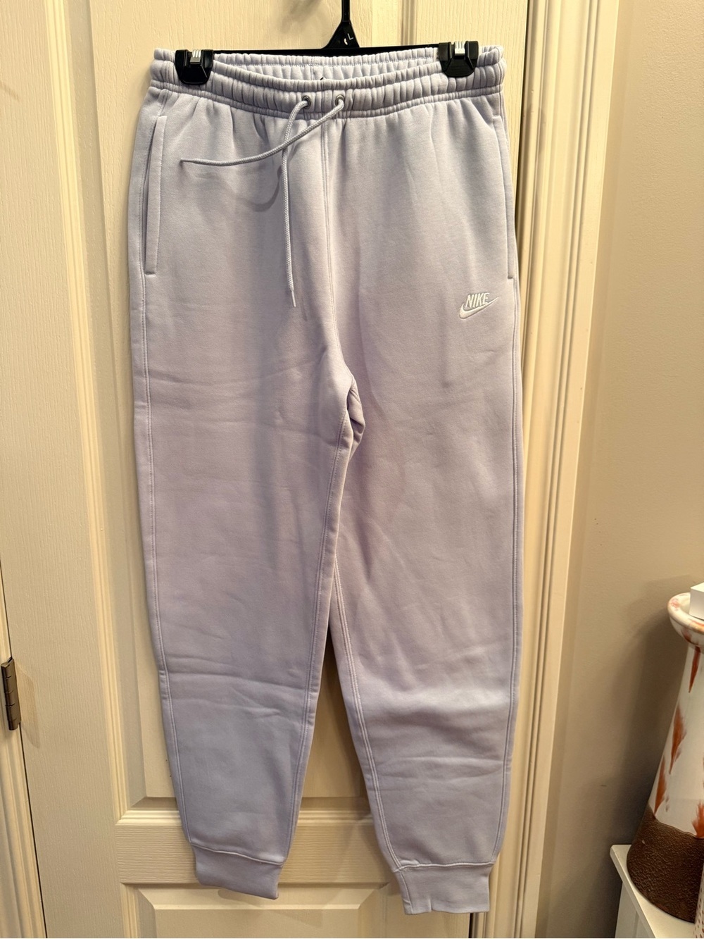 Nike Standard Fit Taper Leg regular length jogger. Men size small